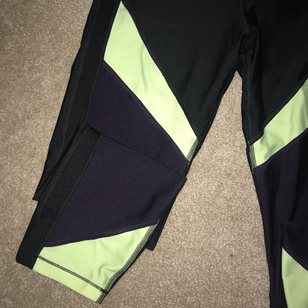 NWOT under armour leggings - Picture 4 of 4